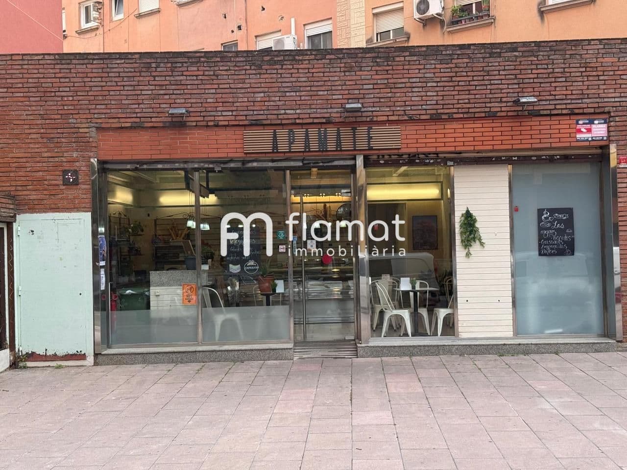 TRASPASO CAFETERIA OBRADOR EN NOU BARRIS 2