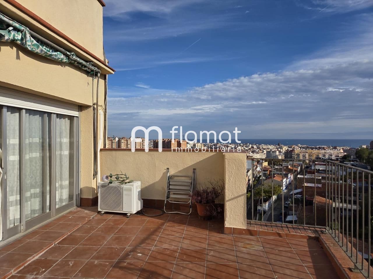 DUPLEX CON TRES TERRAZAS Y ASCENSOR EN BADALONA 2