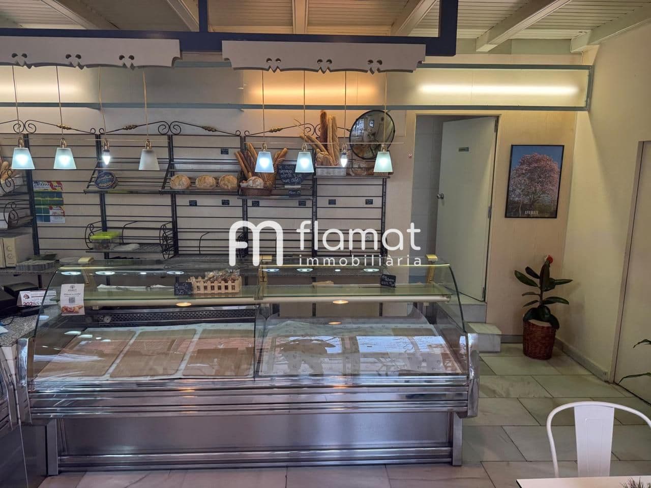 TRASPASO CAFETERIA OBRADOR EN NOU BARRIS 5