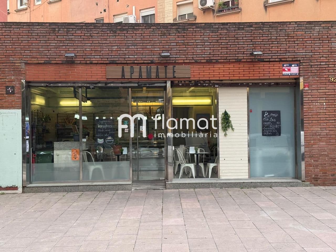 TRASPASO CAFETERIA OBRADOR EN NOU BARRIS 3