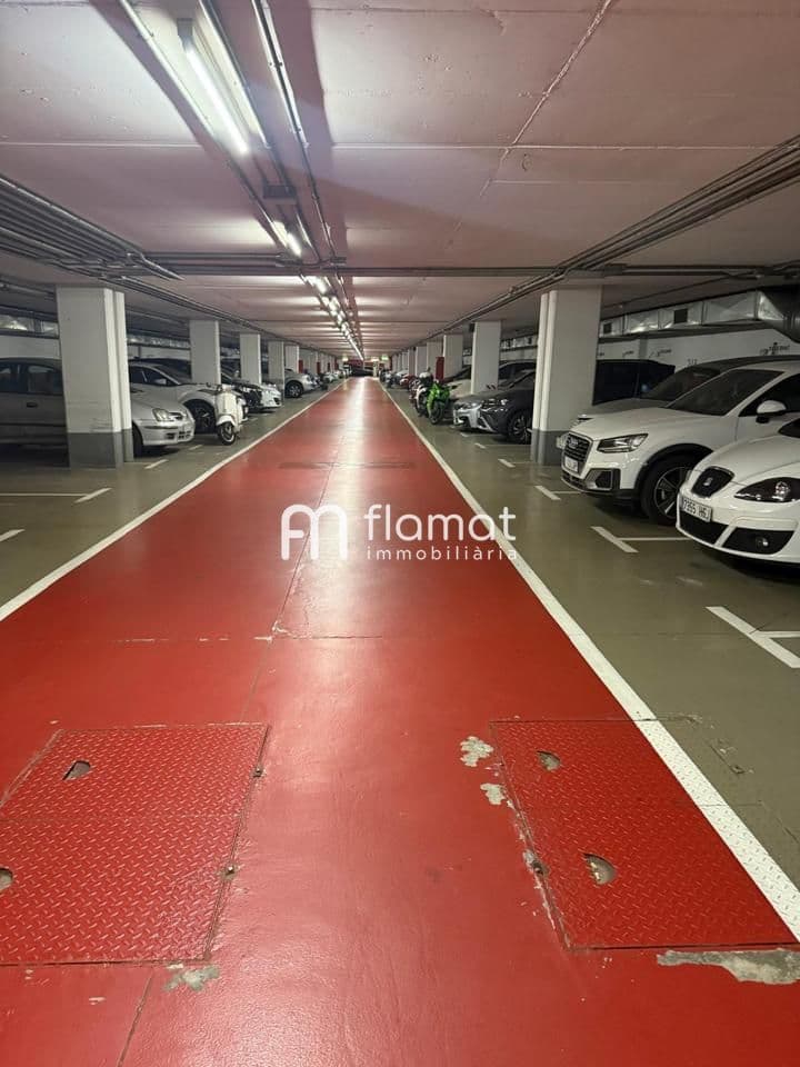 Plaza de parking en Gran Vía de Les Corts Catalanes 4