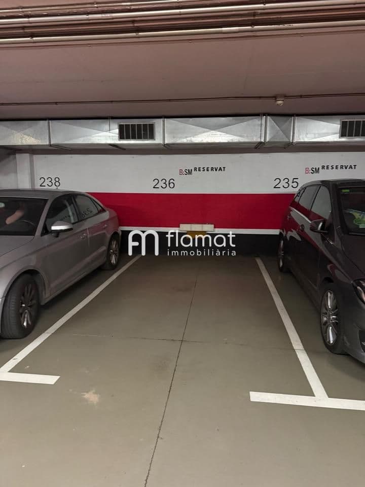 Plaza de parking en Gran Vía de Les Corts Catalanes 2